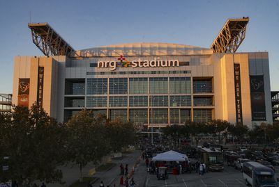 Excessive heat, damaged roof in store for Giants-Texans preseason game