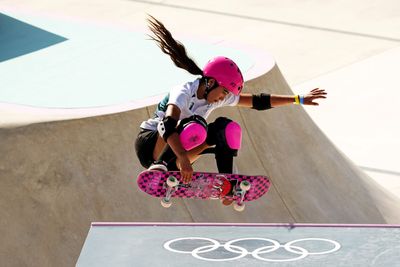 14-year-old Australian skateboarder’s parents promised a pet duck if she wins gold, so she did