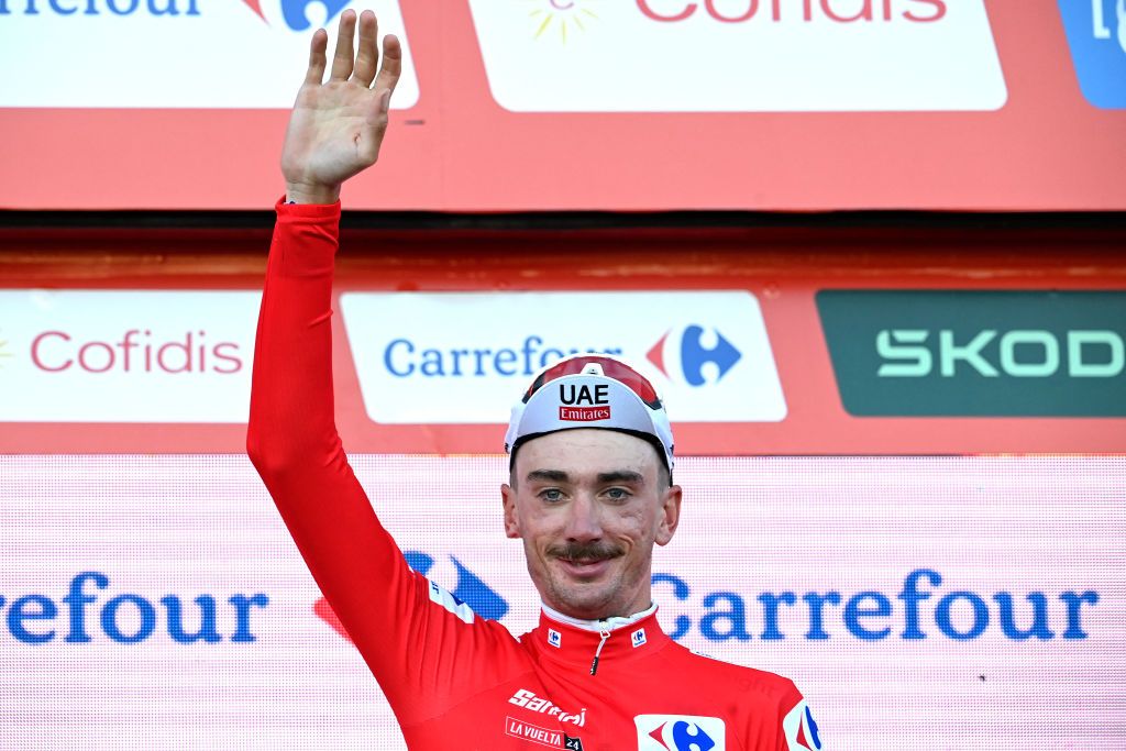 Who's leading the 2024 Vuelta a España after stage one?