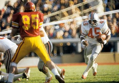 Archie Griffin has statue unveiled at Rose Bowl