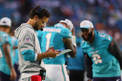 Mike McDaniel delivered a hilariously sarcastic response to a Tua Tagovailoa play during the latest Dolphins preseason game