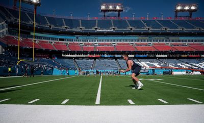 The ‘Wizard of NFL Halftime’? Watch Ozzie Smith go 100 yards for a wild pick-six at Nissan Stadium