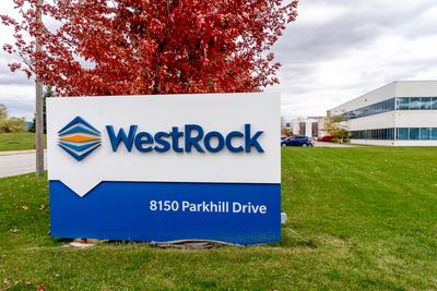 Are Wall Street Analysts Bullish on Smurfit Westrock Stock?