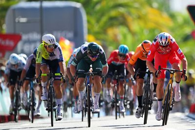 As it happened: Wout van Aert outsprints Kaden Groves on Vuelta a España stage 3