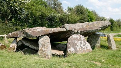 Arthur's Stone: A 5,700-year-old monument in England linked to the legend of King Arthur