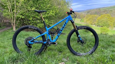 Pivot Switchblade Pro AXS – evolution over revolution for this high-rolling trail slayer