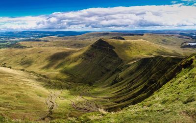 Tourists at Welsh beauty spots urged to ‘take the bus’ to Brecon Beacons