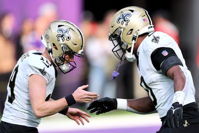 Saints players try their hands at the viral grip test after training camp practice