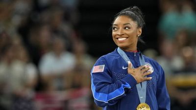 Simone Biles Recreates Viral Head-Turning Meme From Olympics in Funny Video