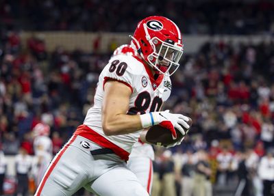 Former Georgia TE ruled out for the season with knee injury