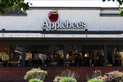 Customer arrested over Applebee’s deal