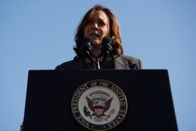 Kamala Harris Delays Landing To Watch Husband's Speech