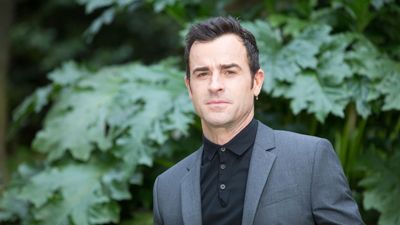 Justin Theroux's spacious living room layout masters one of the 'fastest growing' real estate trends – say agents