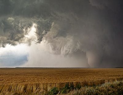 A Meteorologist Reveals 3 Ancient Urban Legends About Where Tornadoes Strike