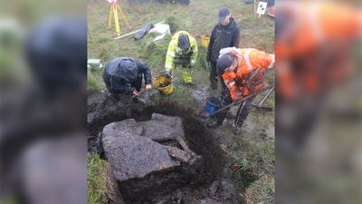 'Stunning' Bronze Age burial chamber discovered on the English moor