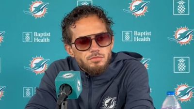 NFL Fans Had Lots of Jokes About Mike McDaniel’s Relaxed Look at Dolphins Practice