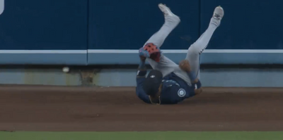 Everyone was so confused after Gavin Lux’s HR ball came back onto the field from under the Dodger Stadium wall