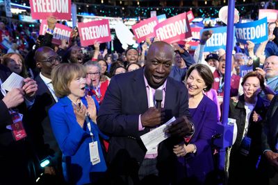 Vikings legend John Randle attends Democratic National Convention