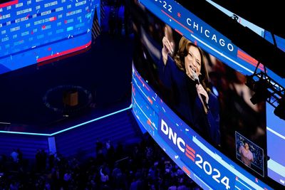 Watch: Delegates arrive at the United Center on third day of DNC