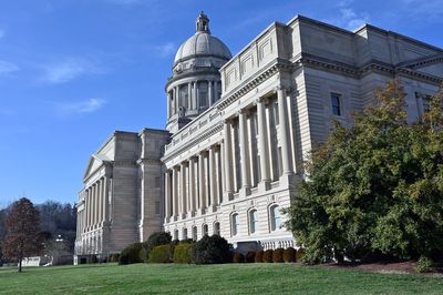 Kentucky meets conditions for lawmakers to cut income tax in 2026