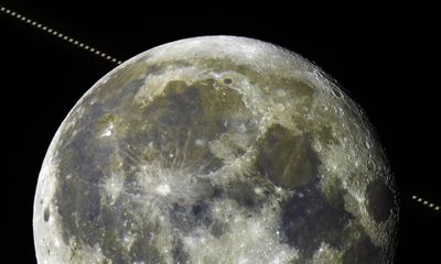 See the moment the blue supermoon 'gobbled up' Saturn in epic astrophotography image