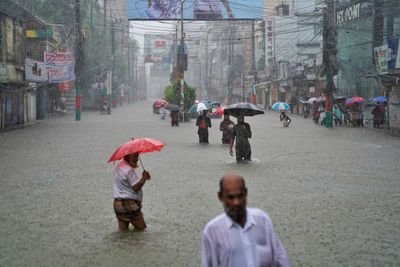 Floods maroon many people in Bangladesh and India and cause at least 15 deaths