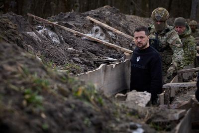 Ukraine’s Zelenskyy visits Sumy border area near Kursk incursion zone