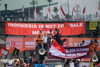 Indonesians Protesting Election Law Changes Clash With Police