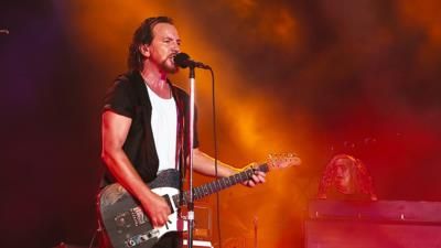 Eddie Vedder's 'Earthling' Album Climbs To No. 13 In U.K.