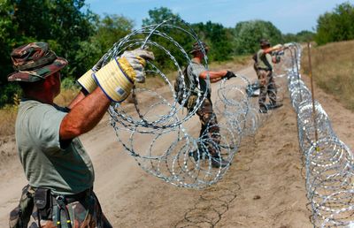 Hungary says it will provide free one-way tickets to Brussels for migrants trying to enter the EU