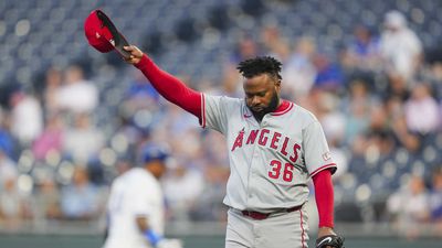 Royals Fans Gave World Series Hero Johnny Cueto a Standing Ovation in Classy Moment