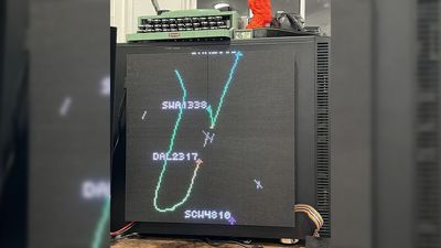 This Raspberry Pi matrix display tracks flights in real time