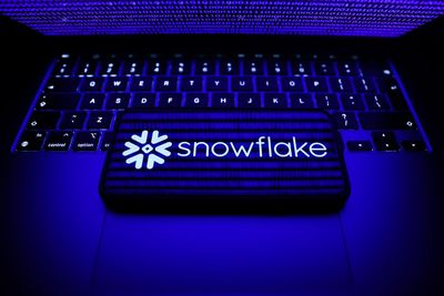 Why Snowflake Stock Is Sinking After a Q2 Earnings Beat