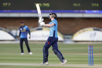 Debutant Rocky Flintoff hits 32 as Lancashire struggle against Surrey