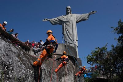 Rio de Janeiro climbers clean site of Christ the Redeemer statue