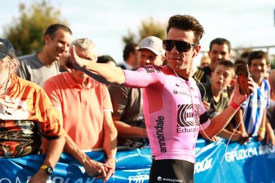 Rigoberto Urán fractures hip, abandons 'last dance' Vuelta a España