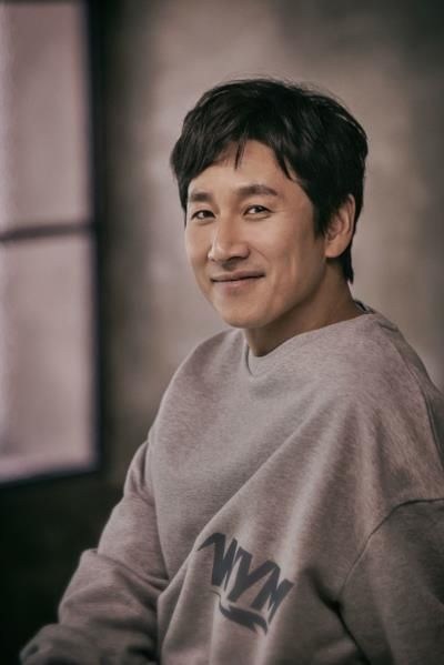 Lee Sun-Kyun Honored At Busan International Film Festival