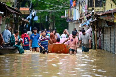 Hundreds of thousands stranded as floods hit India and Bangladesh