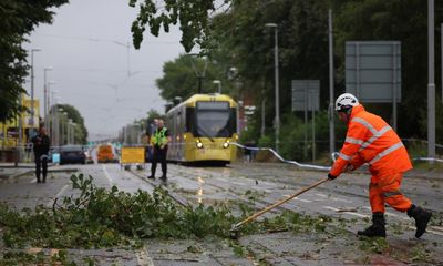 Storm Lilian: high winds disrupt flights and Leeds and Creamfields festivals