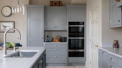 10 things you should never store in your oven drawer