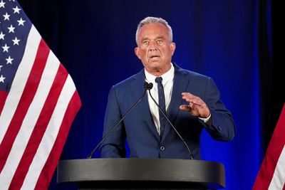 Third-party candidate Robert F Kennedy Jr suspends US presidential bid