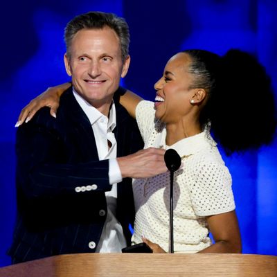 Kerry Washington Has 'Scandal' Reunion With Co-Star Tony Goldwyn on the DNC Stage