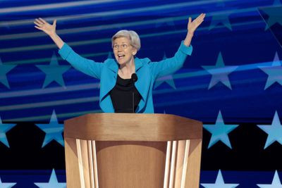 Warren shuts down CNBC host's "lecture"