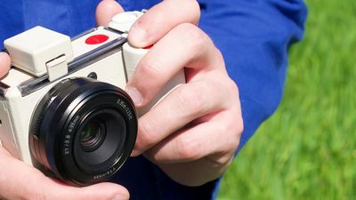 Student designs modular camera for left-handed photographers