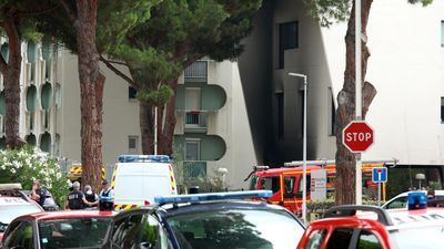 Explosion near synagogue in southern France injures police officer