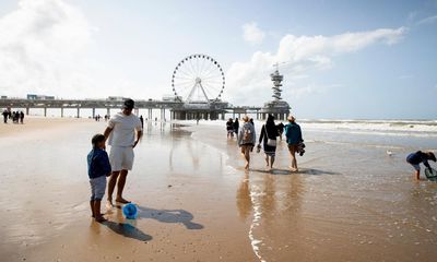 Dutch beach restaurants add sunscreen ‘shots’ to menu in fight against cancer