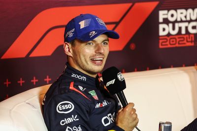 Verstappen says "nothing wrong" with Wolff's flirting