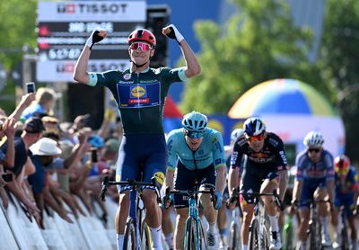 Deutschland Tour: Jonathan Milan scorches stage 3 bunch sprint for third win in four days