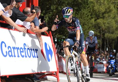 Primož Roglič sprints to uphill victory on stage 8 of Vuelta a España