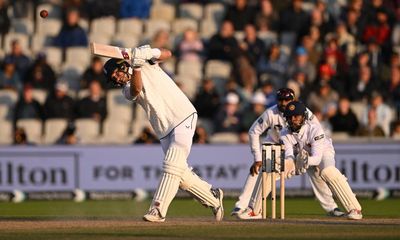 Joe Root steers nervy England to victory in first Test against Sri Lanka